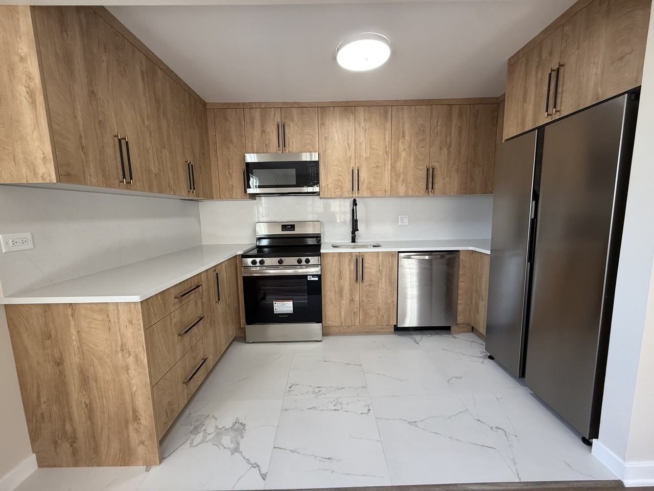 765 Garland Place - Photo 2 of 11