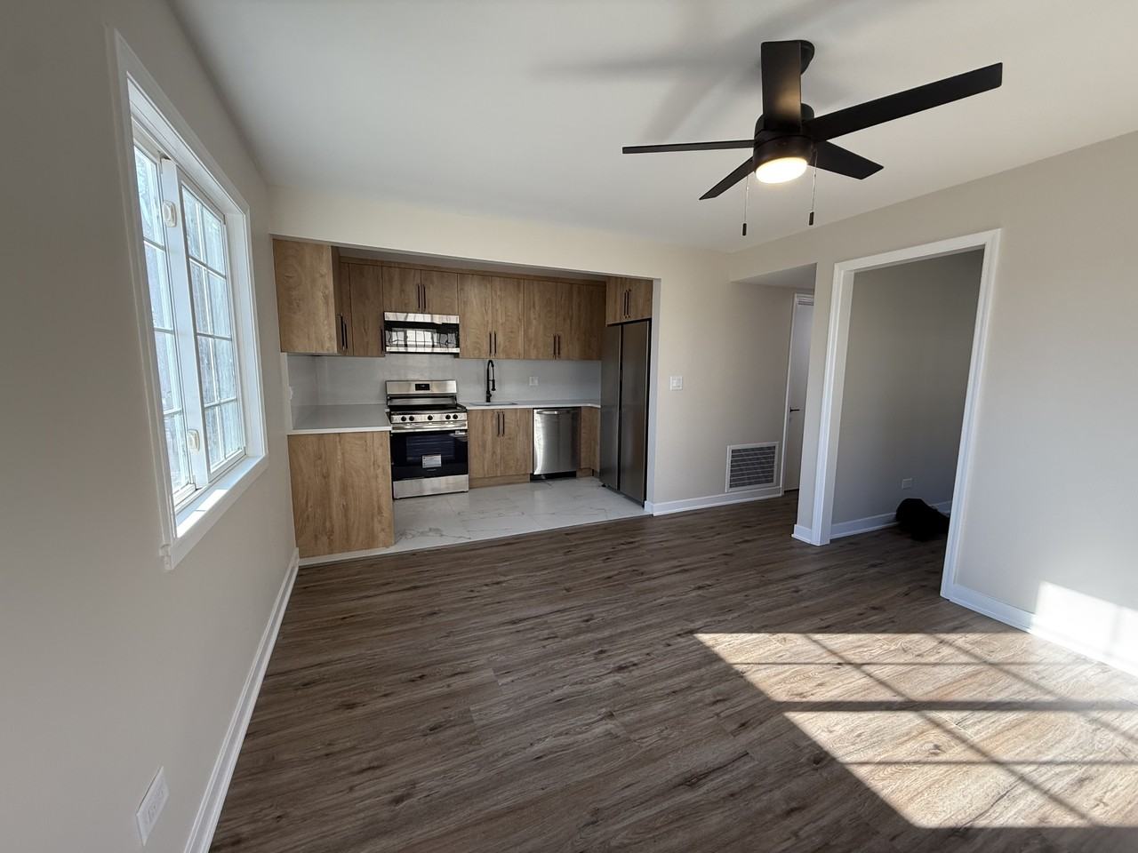 765 Garland Place - Photo 3 of 11