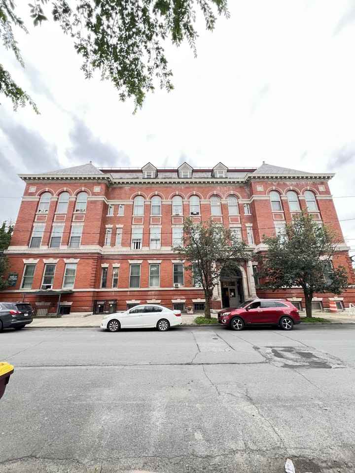 77 Adams Street - Photo 4 of 4