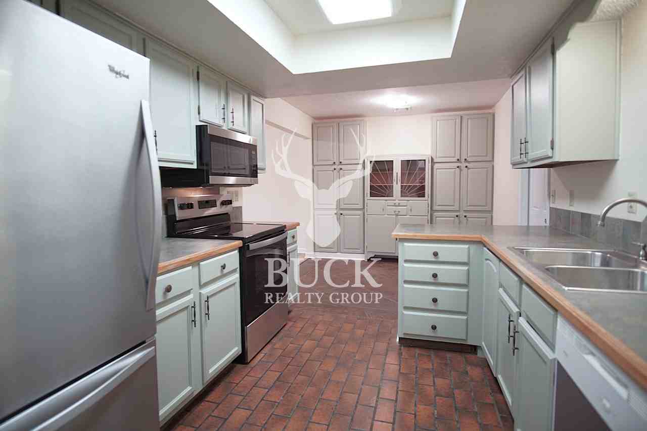 1630 Kavel Drive - Photo 6 of 30