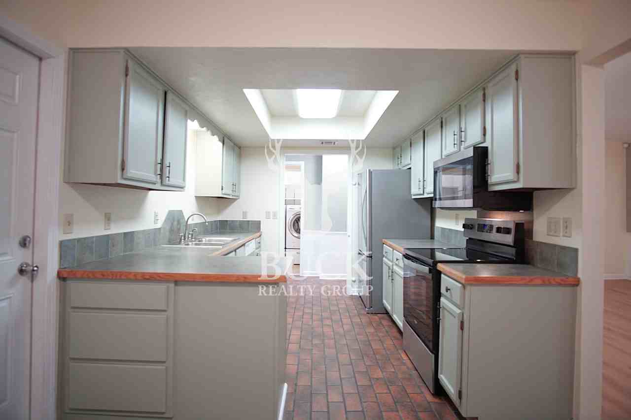 1630 Kavel Drive - Photo 7 of 30