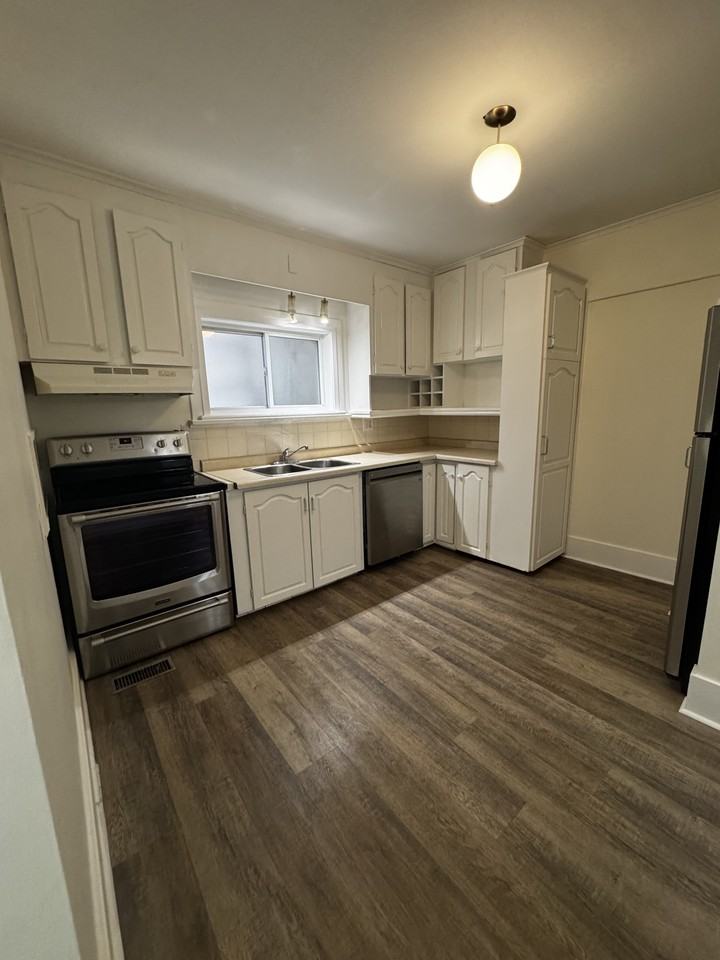 636 Oxford St #1 - Photo 2 of 41