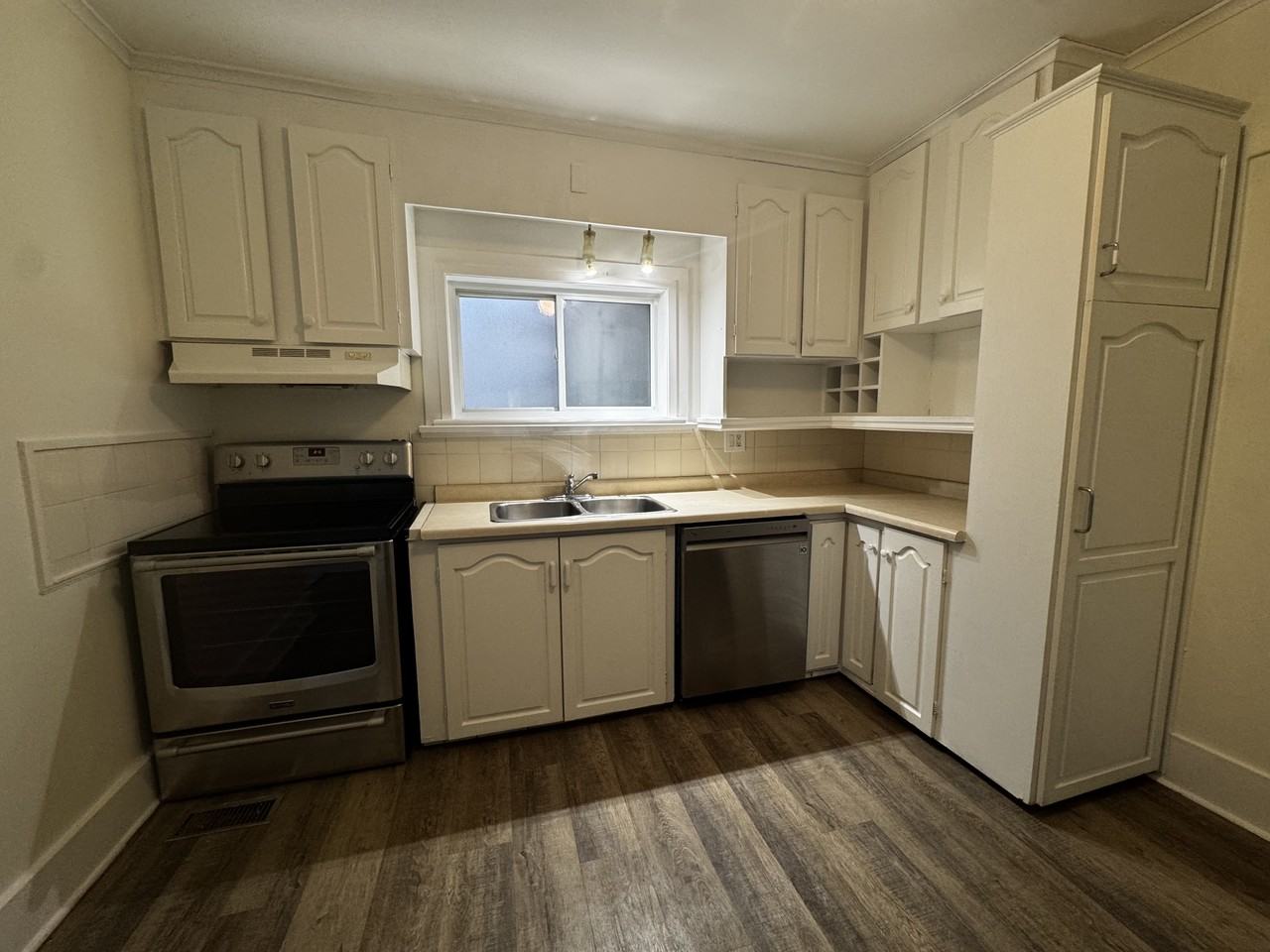 636 Oxford St #1 - Photo 3 of 41