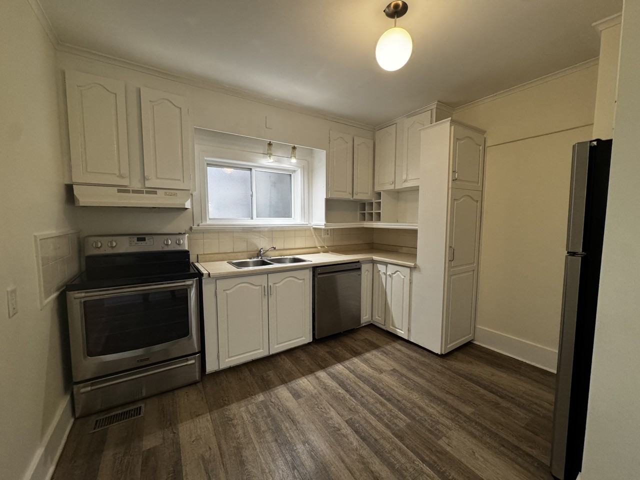 636 Oxford St #1 - Photo 5 of 41