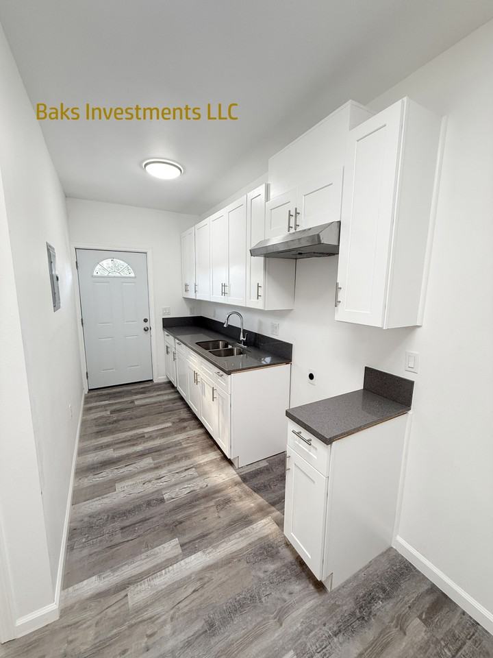 3611 E. 60th Place - Photo 2 of 13