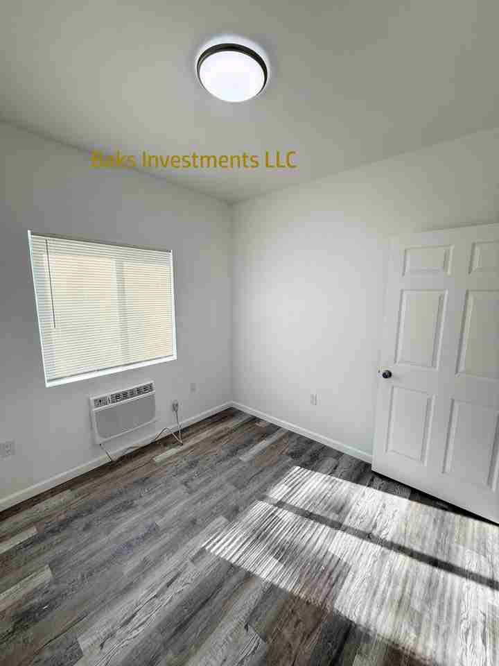 3611 E. 60th Place - Photo 4 of 13