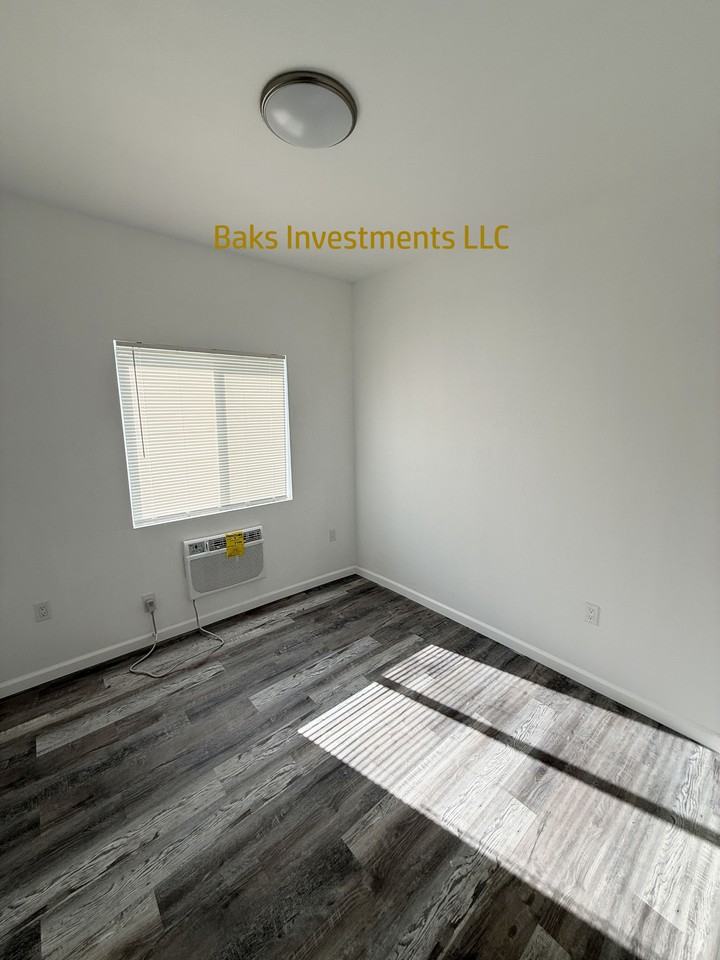 3611 E. 60th Place - Photo 7 of 13