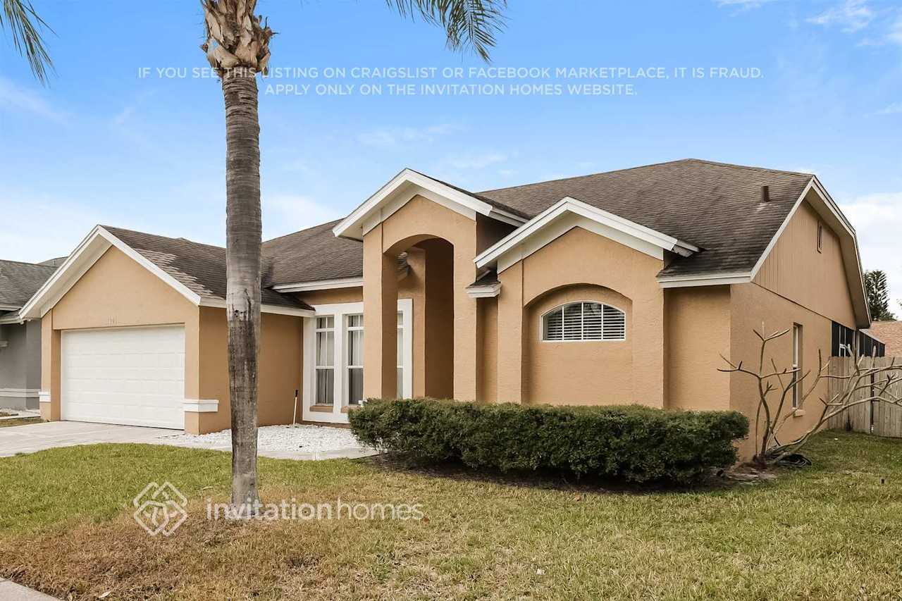 8901 Eastman Dr - Photo 3 of 17