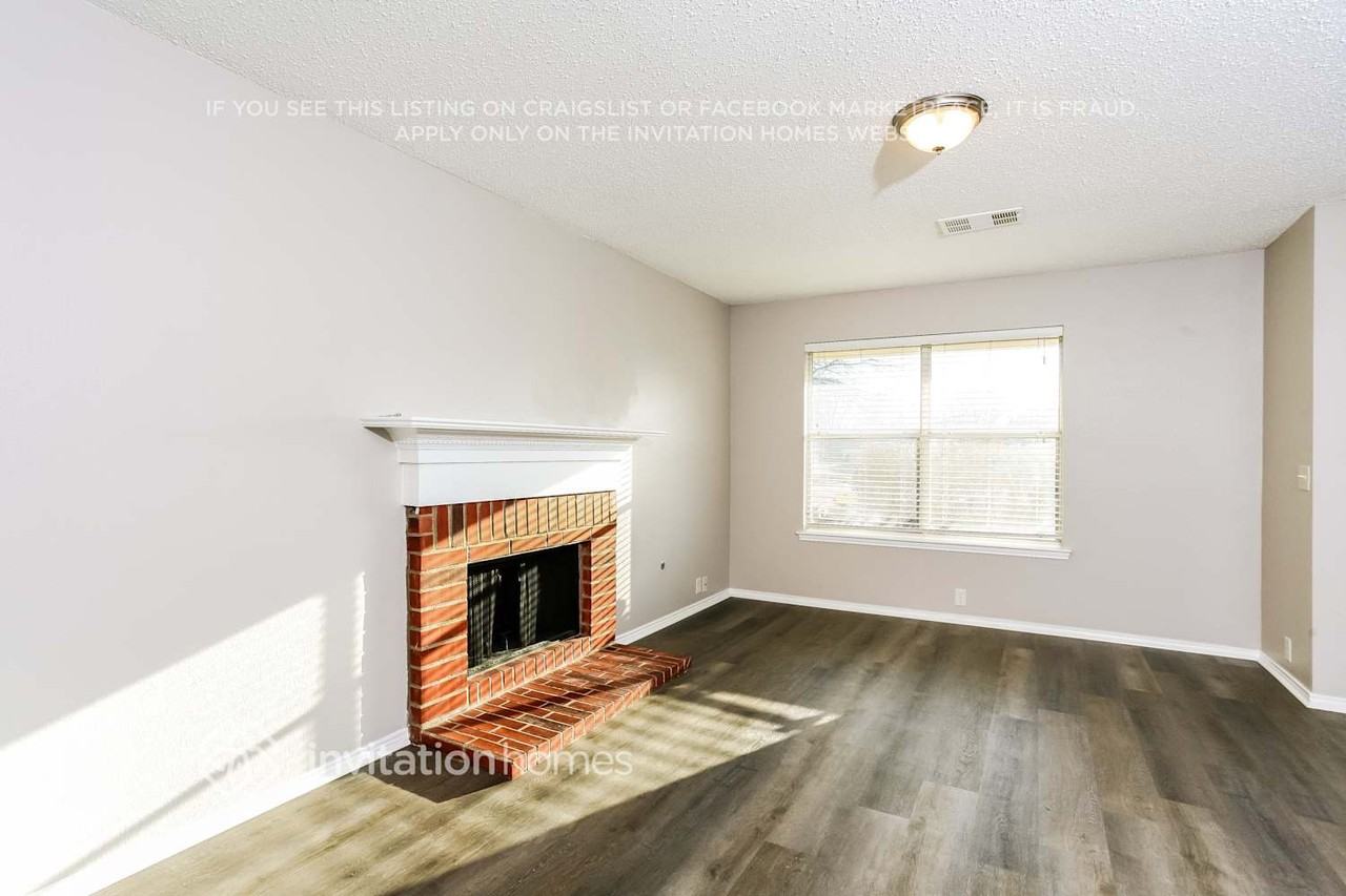 825 Monette Dr - Photo 2 of 16