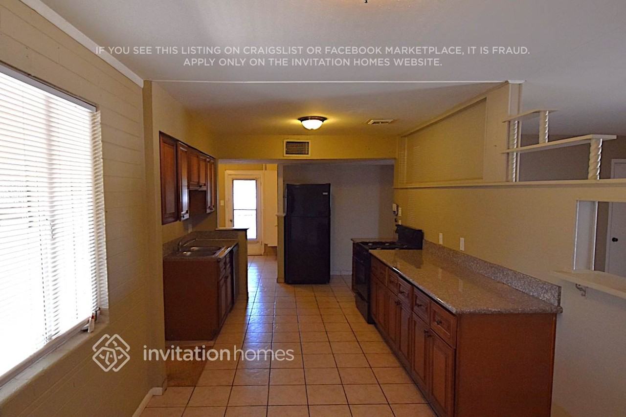 4435 N 56th Dr - Photo 4 of 9