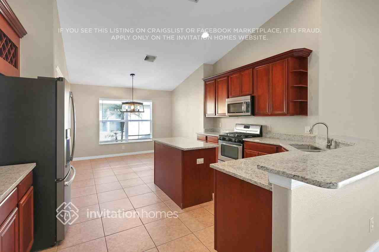 6827 Guilford Bridge Dr - Photo 4 of 36