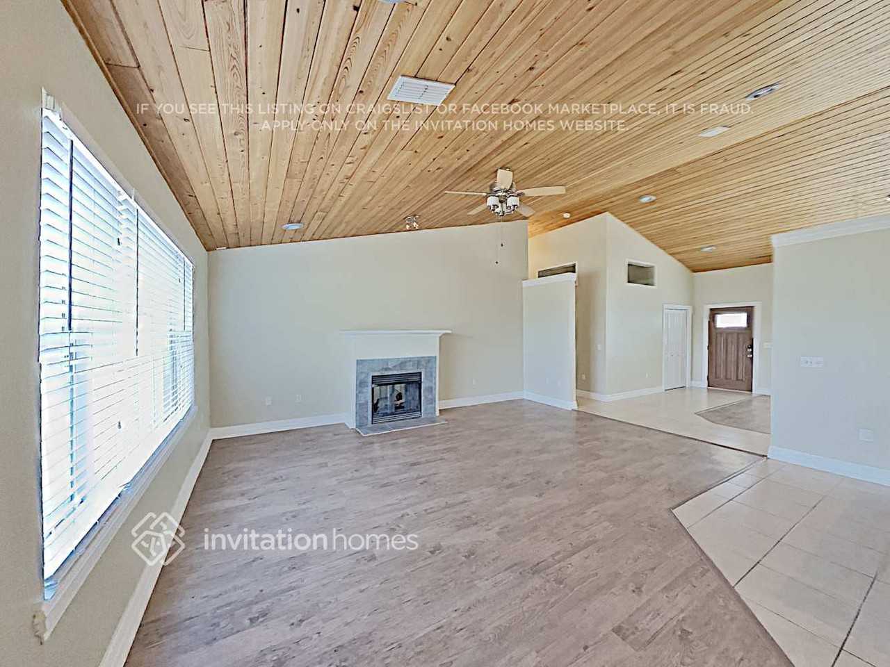 10613 Lakeshore Dr - Photo 3 of 18