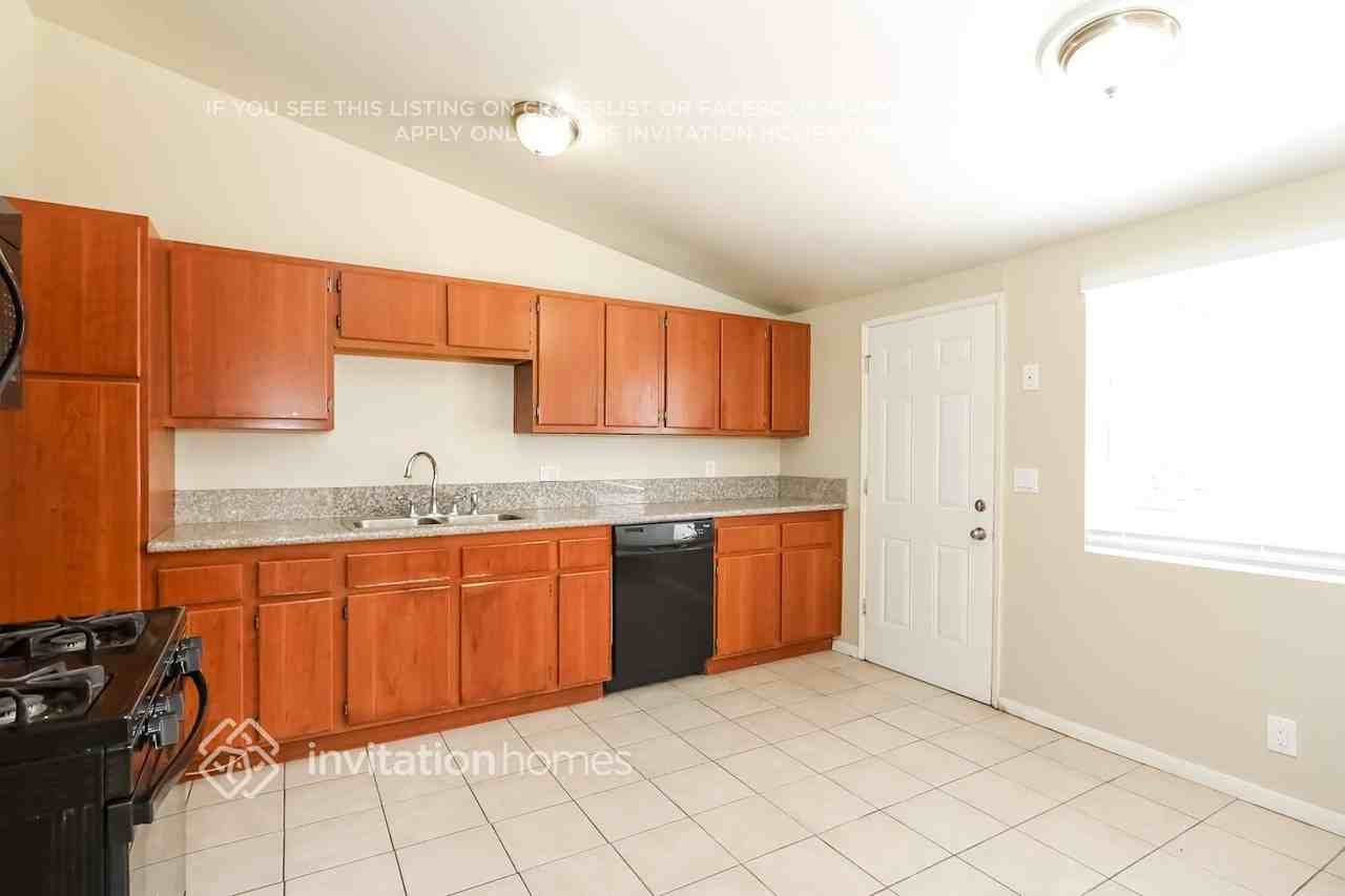 27210 Marchland Ave - Photo 6 of 18