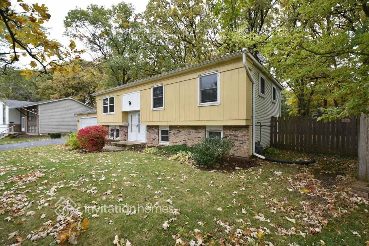 7939 Edgewood Ct - Photo 3 of 23