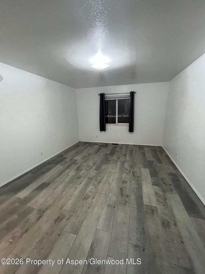 3820 W 6th St - Photo 5 of 12