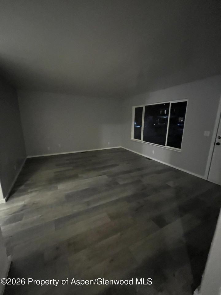 3820 W 6th St - Photo 7 of 12