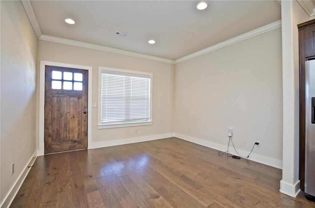 3115 Sw Hillstone Ave - Photo 4 of 13