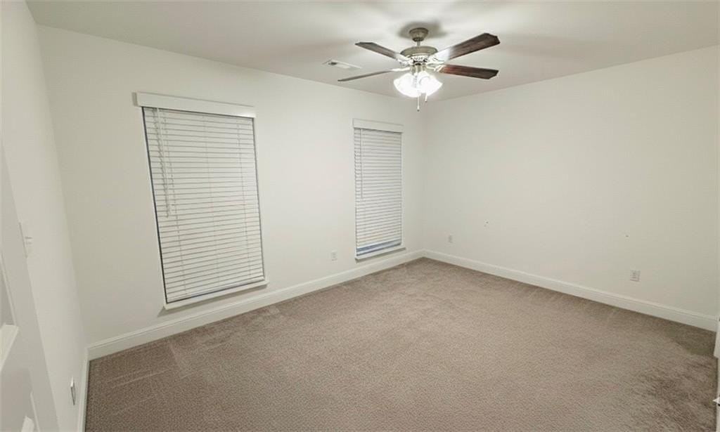 5909 Nw Hoover St - Photo 7 of 11