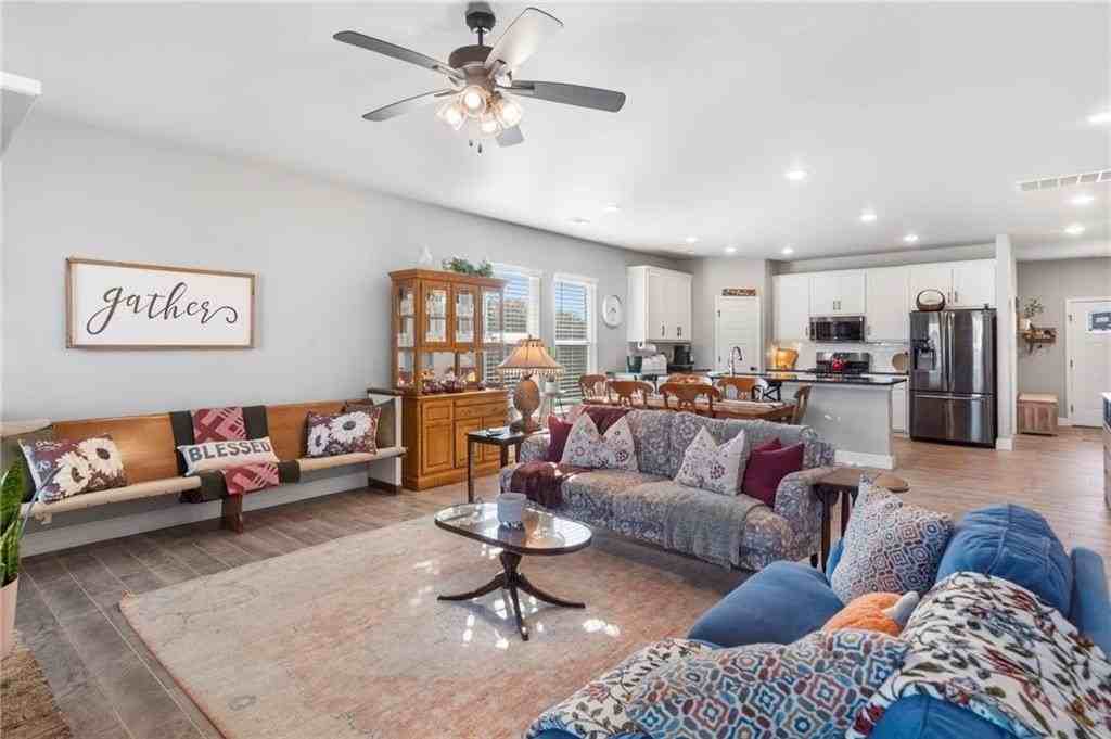 102 Manfield Ave - Photo 3 of 33