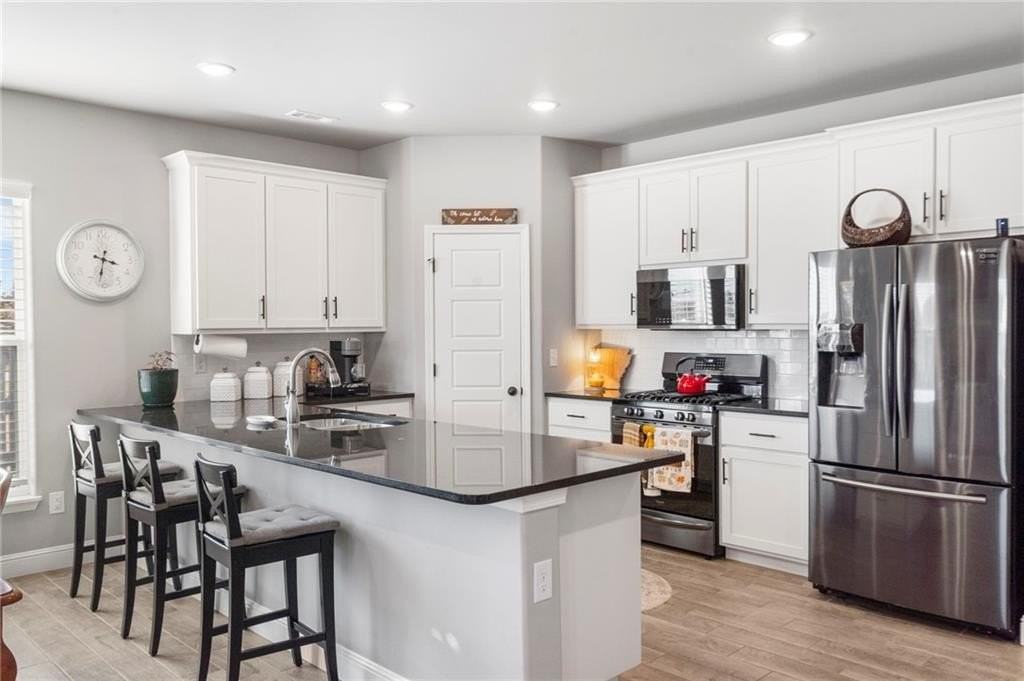 102 Manfield Ave - Photo 4 of 33