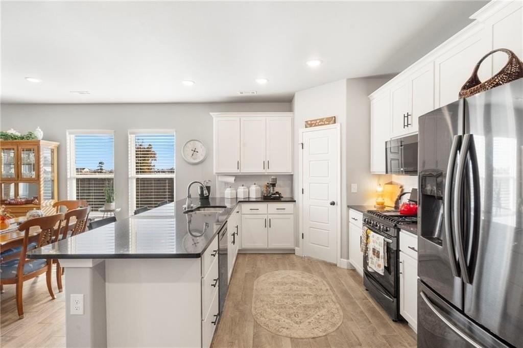 102 Manfield Ave - Photo 6 of 33