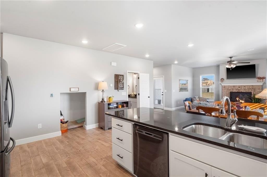 102 Manfield Ave - Photo 7 of 33