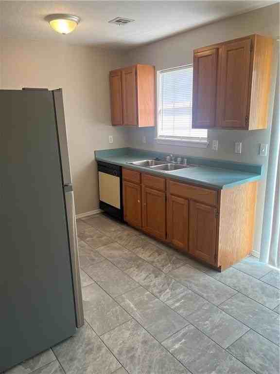 803 E 1st St - Photo 5 of 10