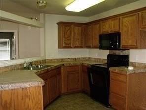 440 Curtis St - Photo 3 of 14