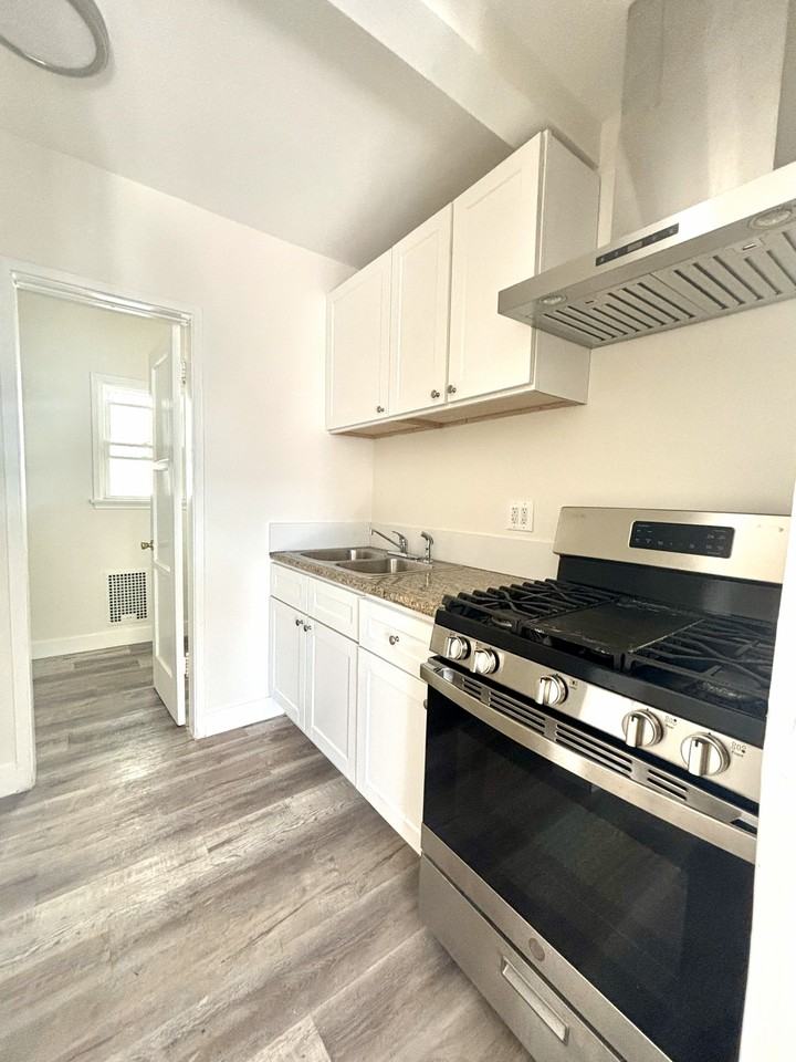 936 Westmoreland Avenue - 936 1/2 #936-1-2 - Photo 3 of 5