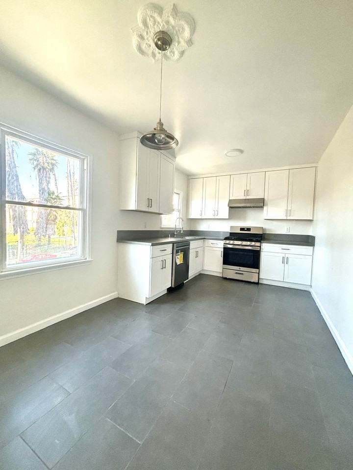 936 Westmoreland Avenue - 940 1/2 #940-1-2 - Photo 6 of 7