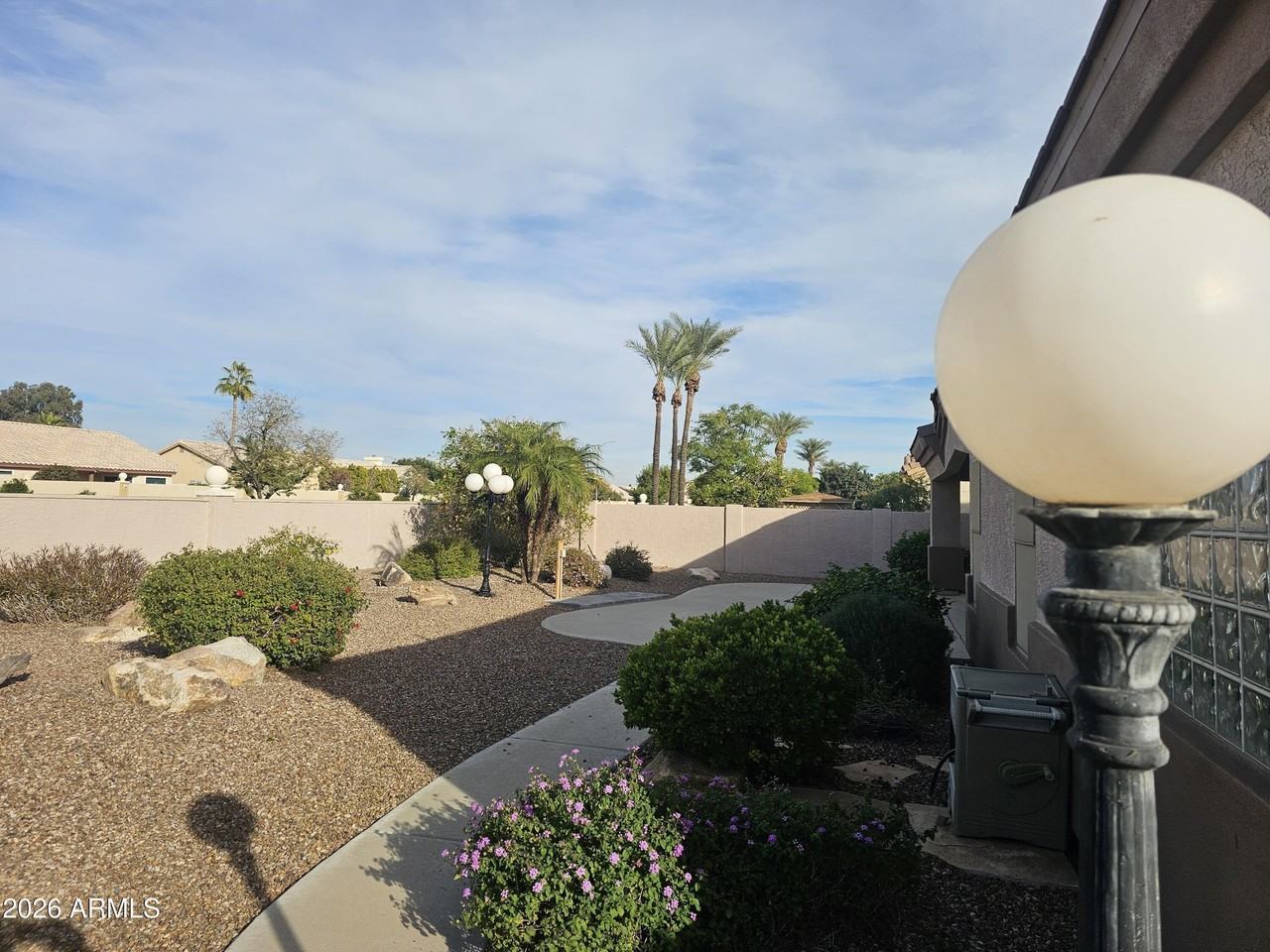 8824 W Custer Ln - Photo 4 of 17