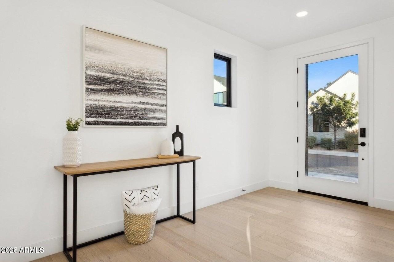 6330 N 10th Dr - Photo 5 of 37