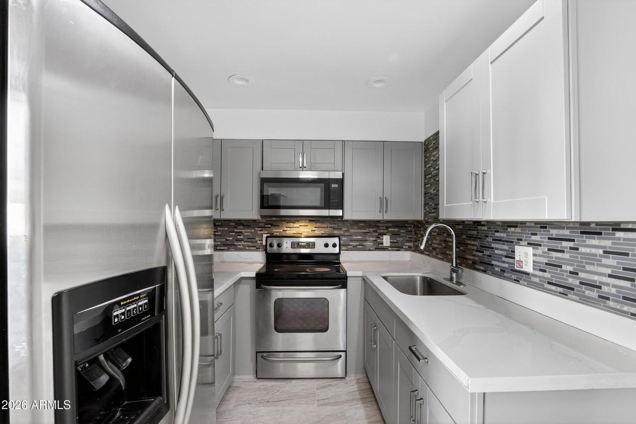 2925 N 38th St Apt 2 #2 - Photo 5 of 19