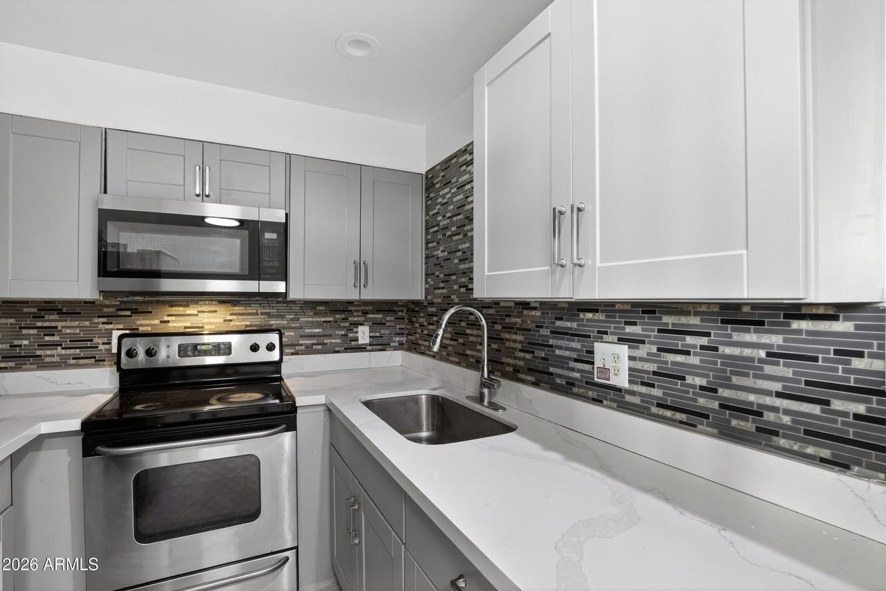 2925 N 38th St Apt 2 #2 - Photo 6 of 19