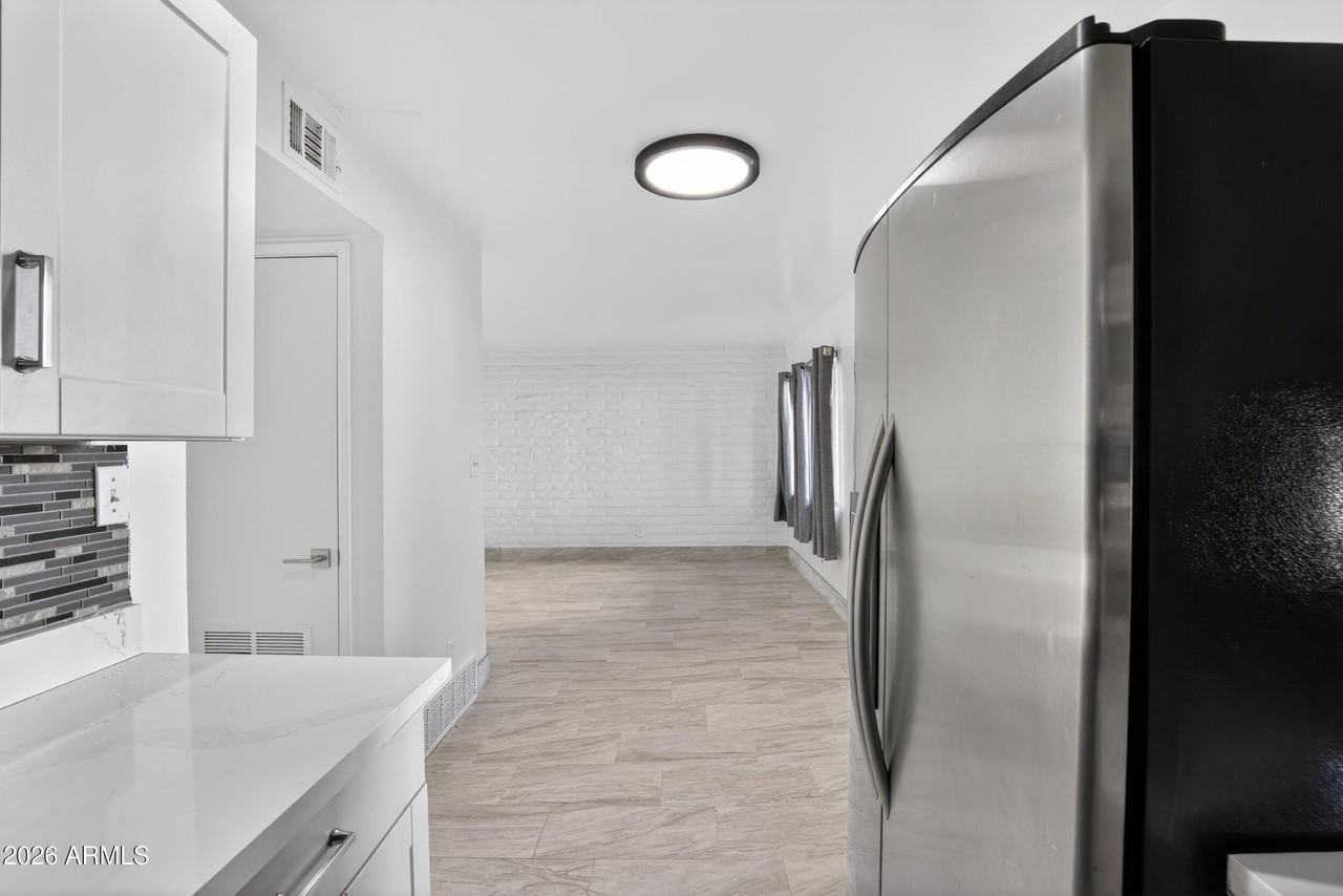 2925 N 38th St Apt 2 #2 - Photo 3 of 19