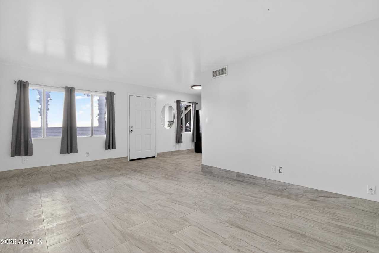 2925 N 38th St Apt 2 #2 - Photo 7 of 19