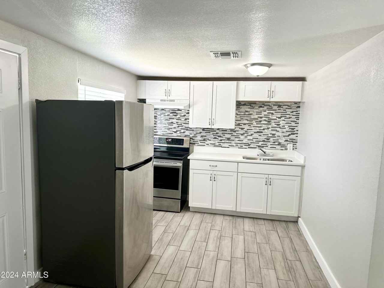 5123 N 17th Ave Apt 3 #3 - Photo 4 of 17