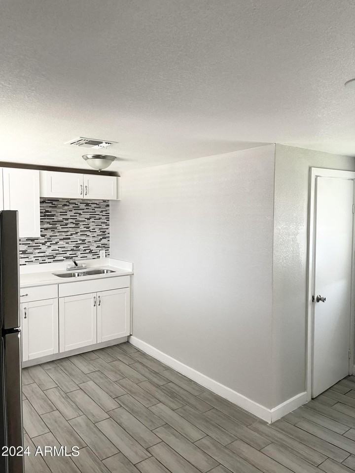 5123 N 17th Ave Apt 3 #3 - Photo 6 of 17