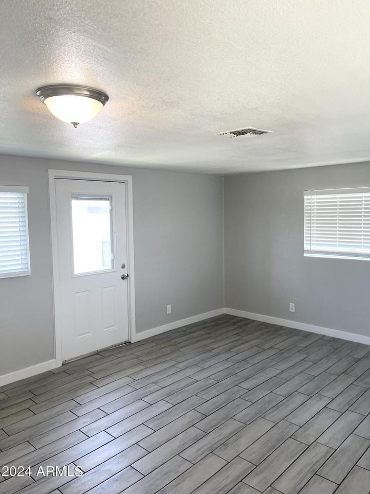 5123 N 17th Ave Apt 3 #3 - Photo 7 of 17