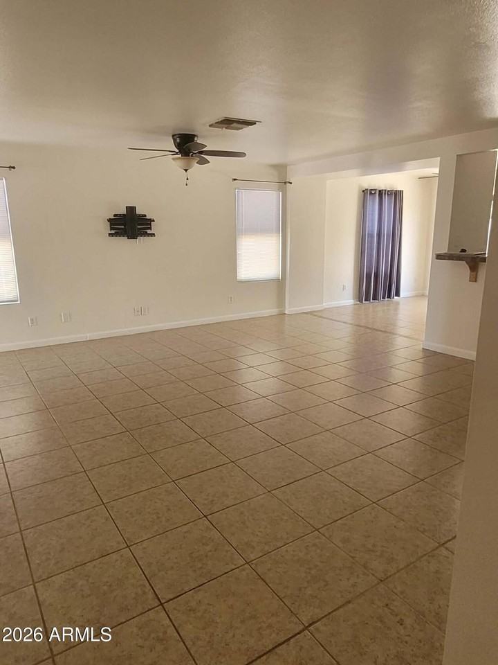 15733 W Watson Ln - Photo 5 of 17