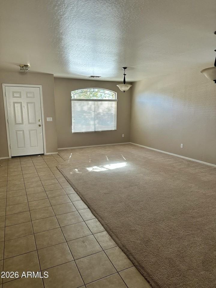 10520 W Magnolia St - Photo 3 of 30