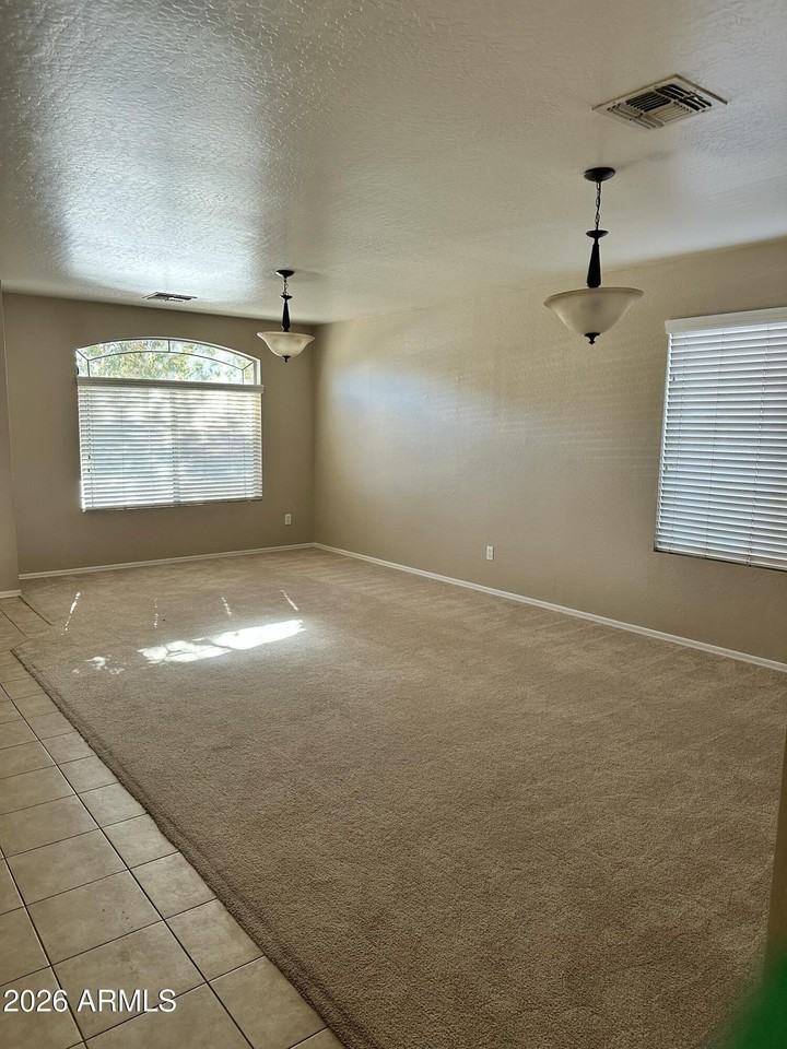 10520 W Magnolia St - Photo 4 of 30