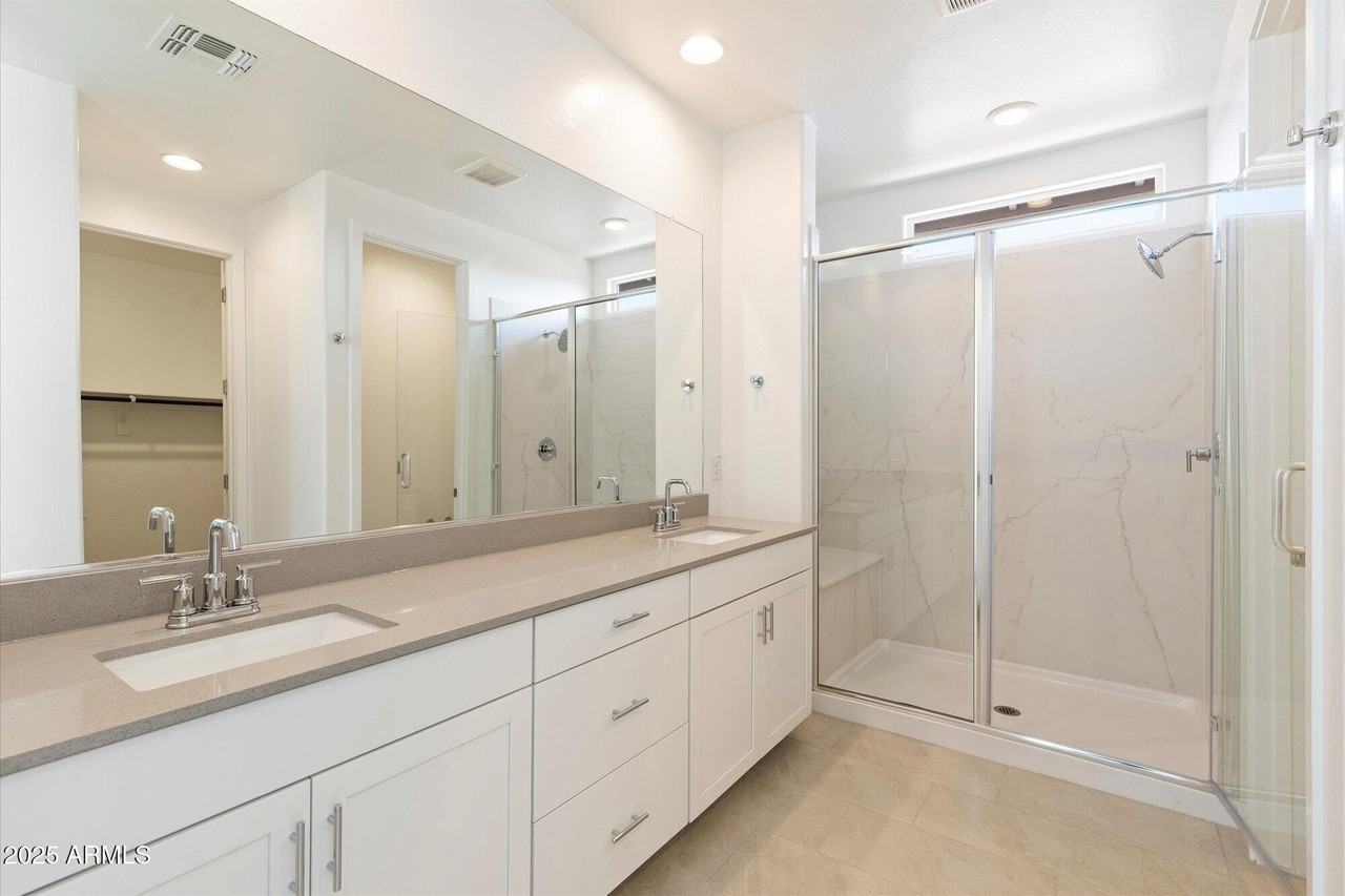 16677 W Charlotte Dr - Photo 6 of 26