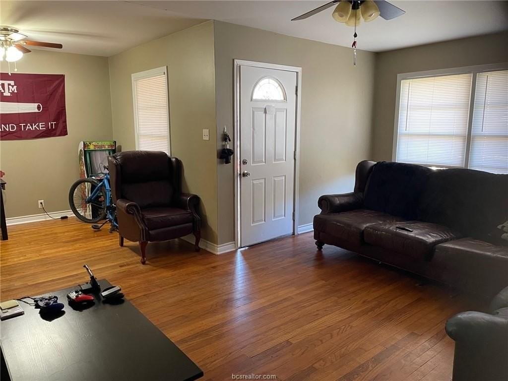 4400 Oaklawn St - Photo 3 of 7