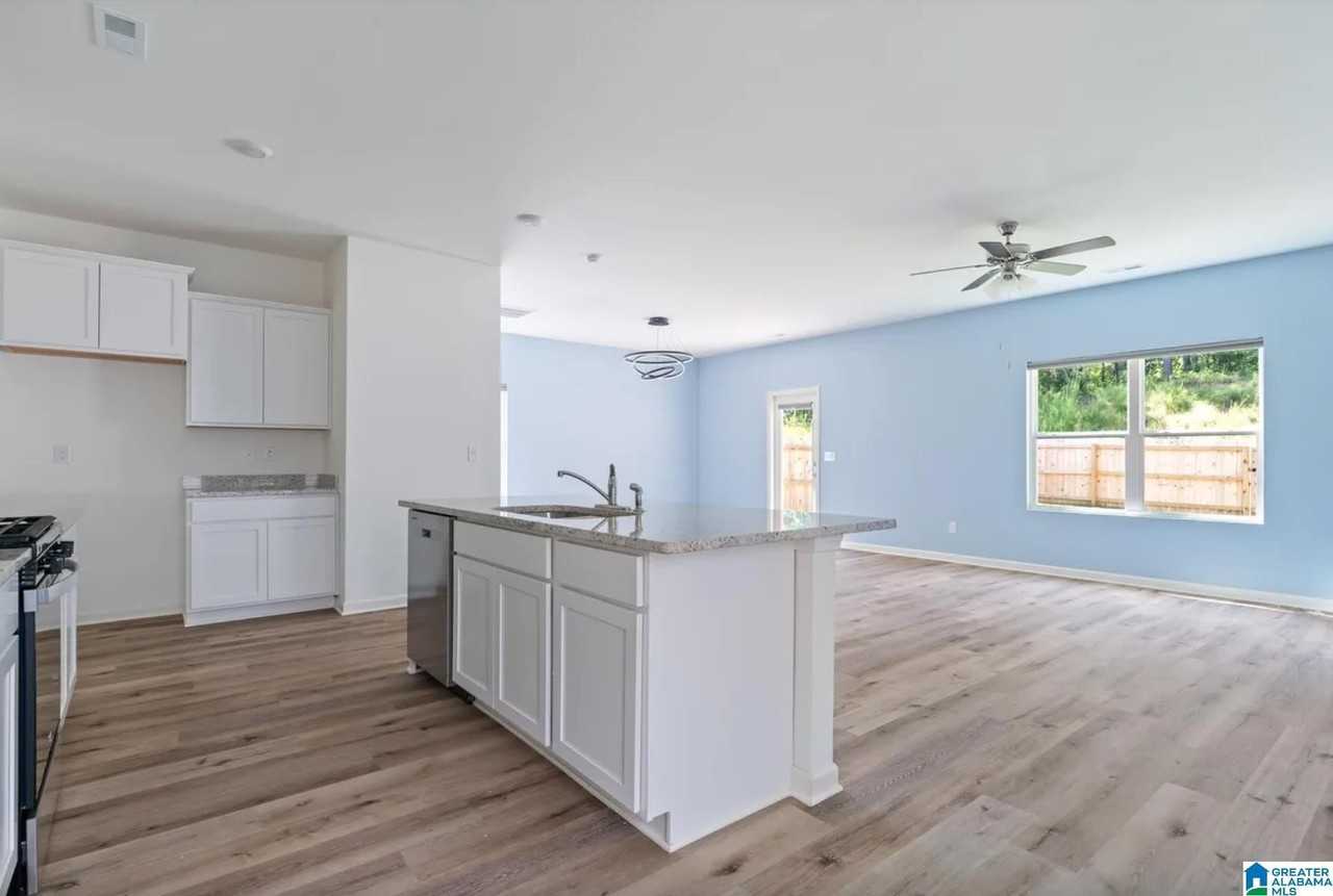 220 Chelsea Park Cir - Photo 5 of 29