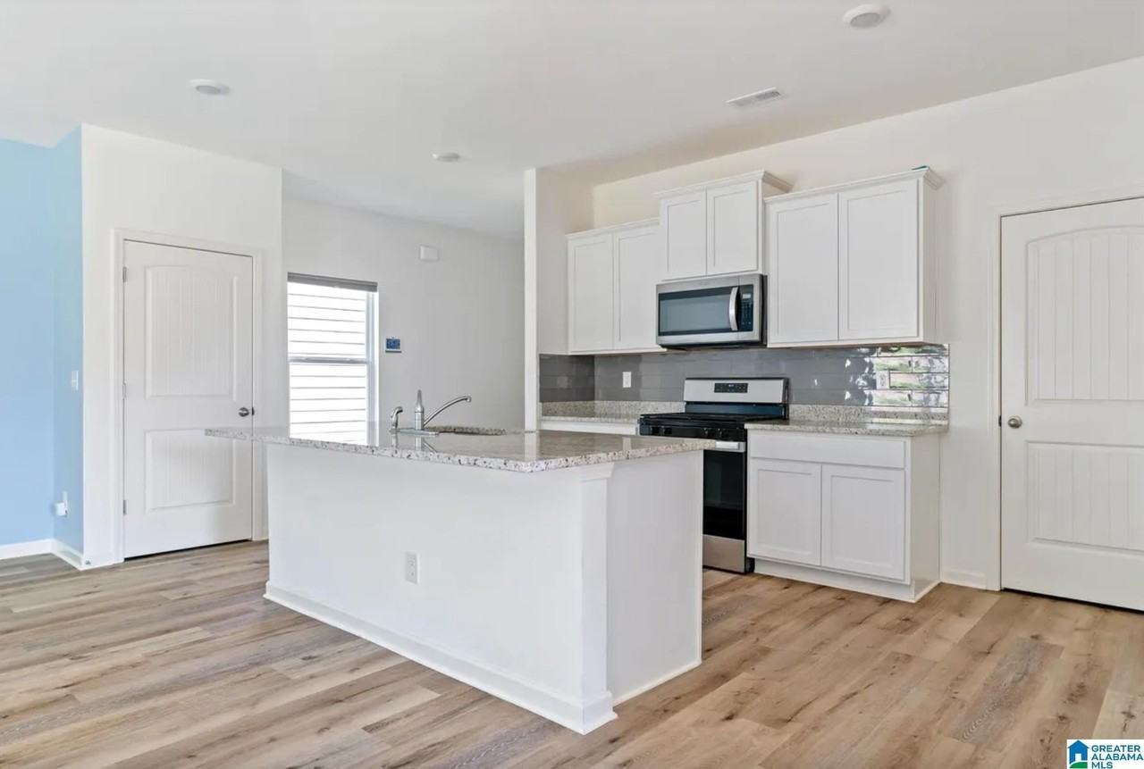 220 Chelsea Park Cir - Photo 7 of 29