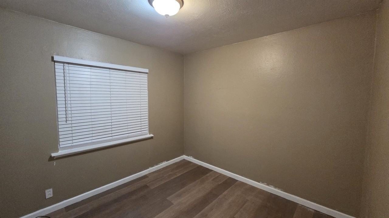 2635 38th Ave - Photo 2 of 4