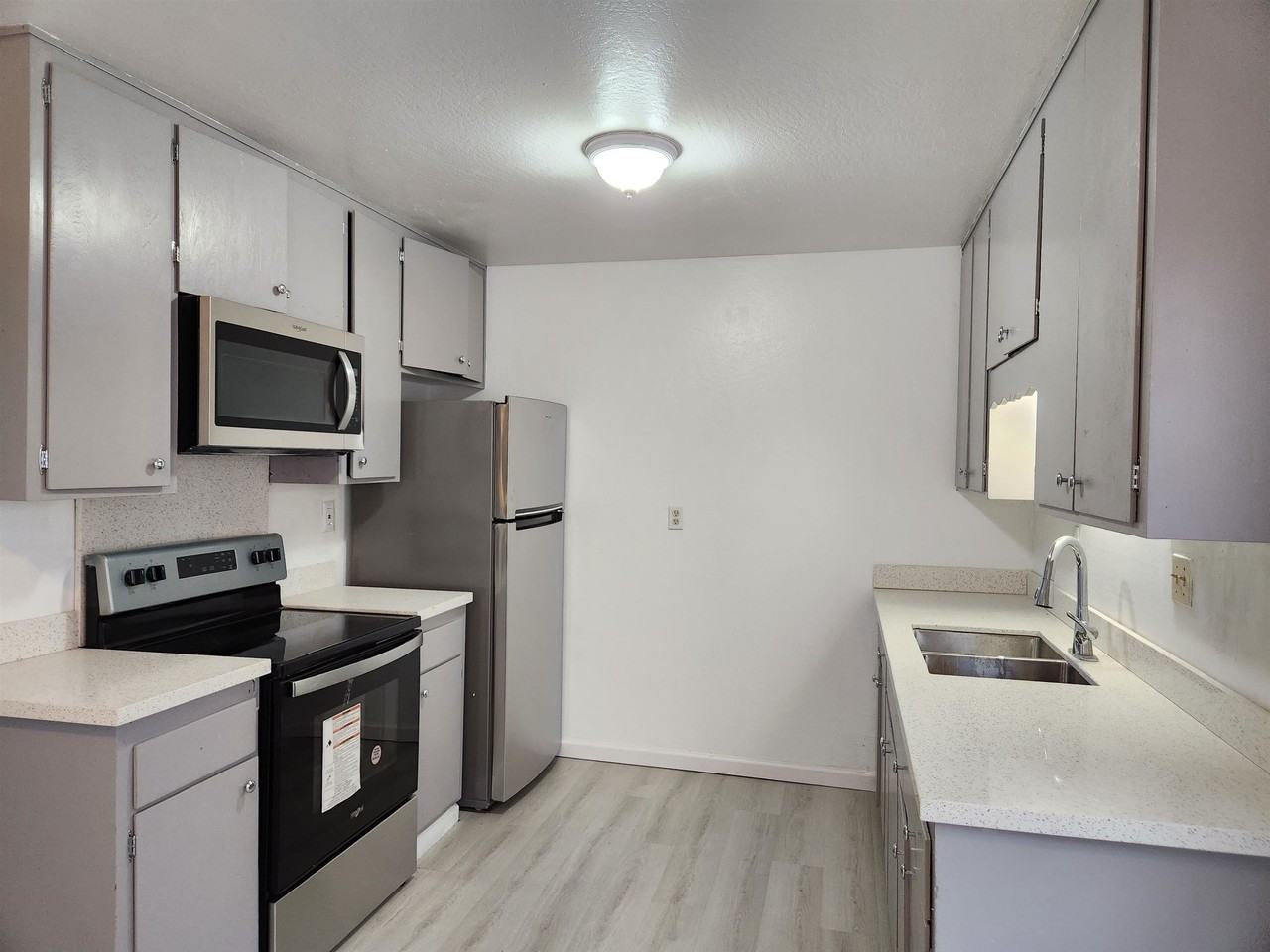 9220 Bancroft Ave Apt B #B - Photo 4 of 4