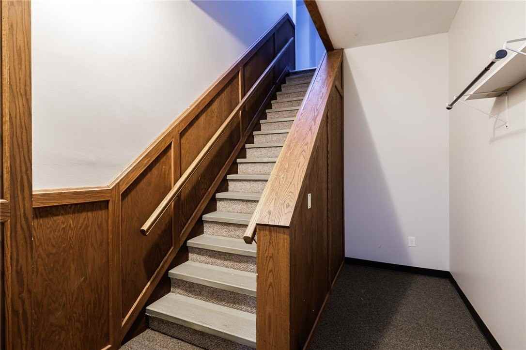 186 Monroe Ave - Photo 4 of 27