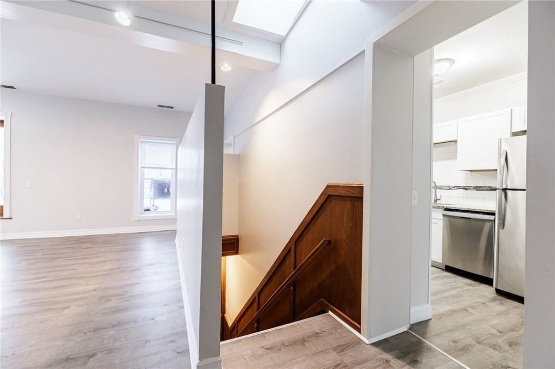 186 Monroe Ave - Photo 5 of 27